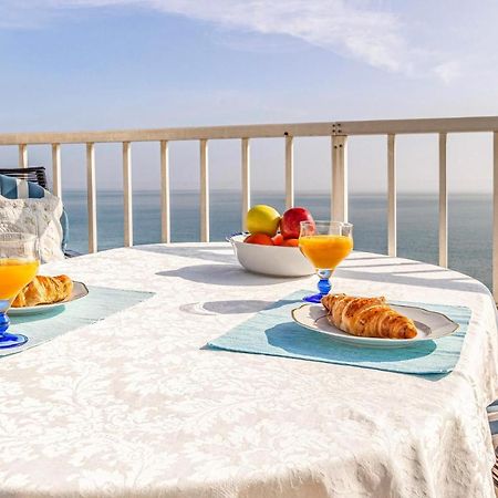 Cozy Apartment In Benalmadena With House Sea View Bagian luar foto