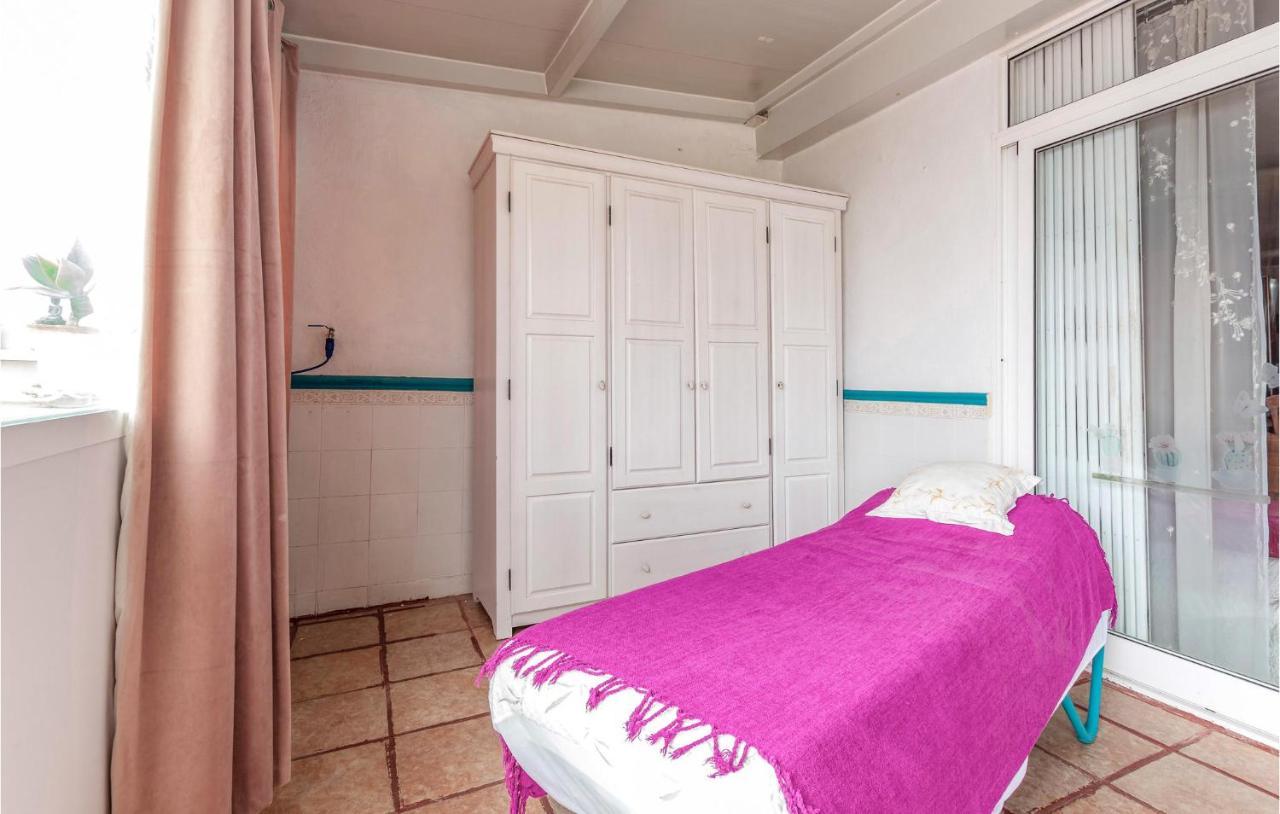 Cozy Apartment In Benalmadena With House Sea View Bagian luar foto